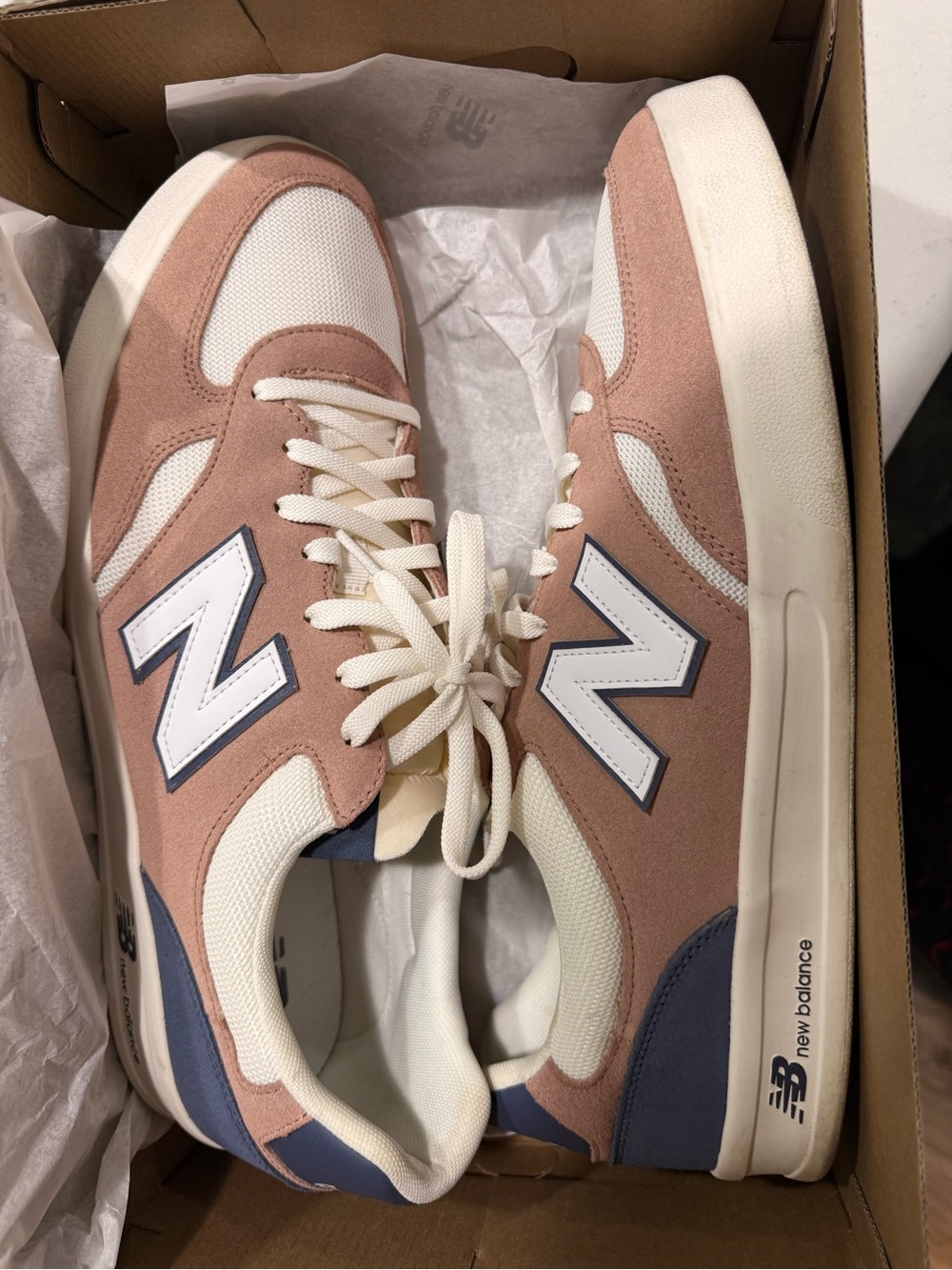 New Balance Pink & White Suede Mesh Sneakers. Men’s 15